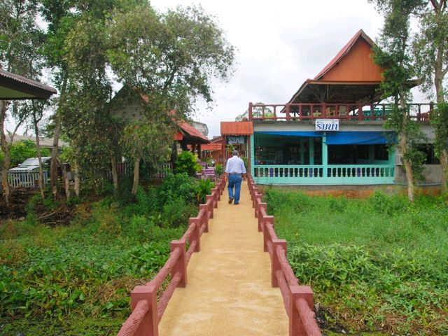 ร้านอาหารครัวริมน้ำ ทะเลน้อย พัทลุง