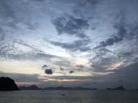 Dolarog Beach｜愛妮島的隱世秘境，靜謐海岸與壯麗夕陽的完美交織 
