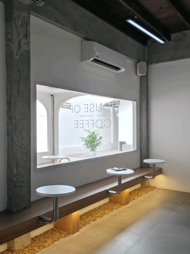 R HOUSE คาเฟ่ลำลูกกา ปทุมธานี
