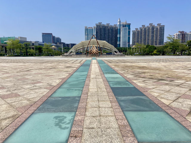 新橋市民廣場✨🏛️ 欣賞建築美學和享受自然風光🏺🌴