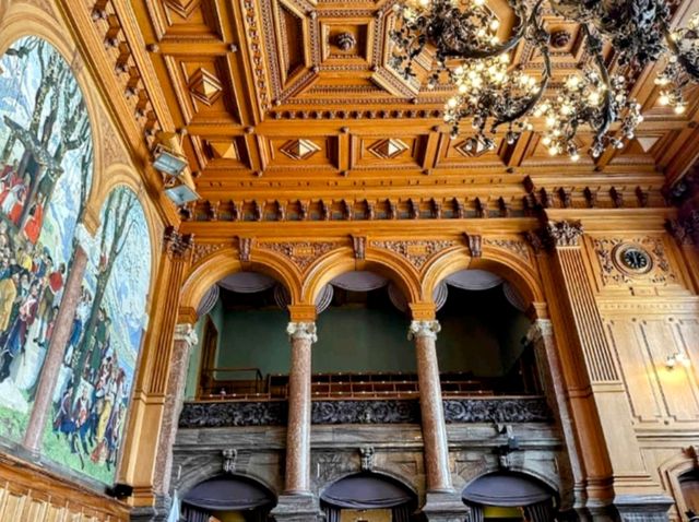 聯邦宮 Bundeshaus，參觀瑞士聯邦政府與議會所在。