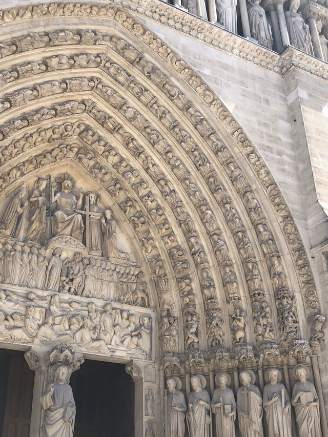 ⛪ 파리의 심장, 노트르담 대성당에서 느끼는 천년의 숨결