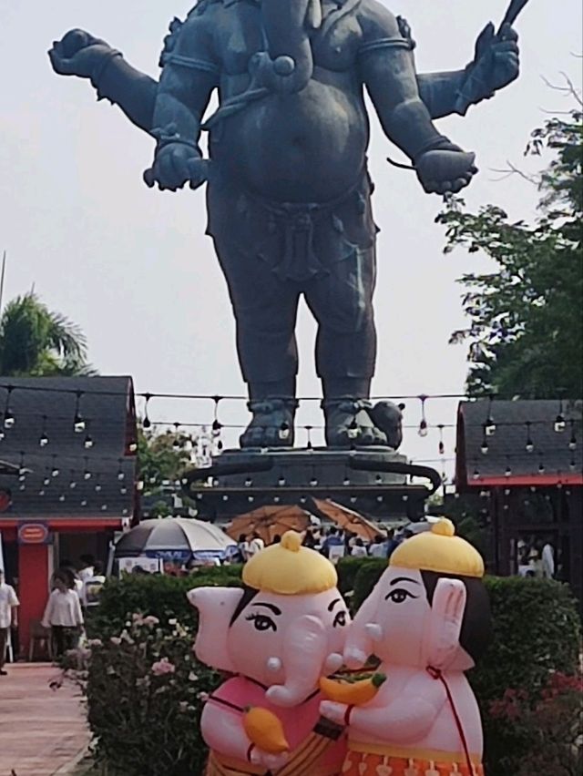 ฉะเชิงเทรา ก้อมีที่ให้ไหว้พระเยอะมาก ได้ บรรยากาศ 