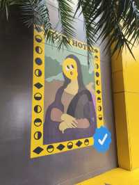 泰國芭達雅| 這間泰國設計旅店 一進門就被黃色療癒 連走廊都好好拍
