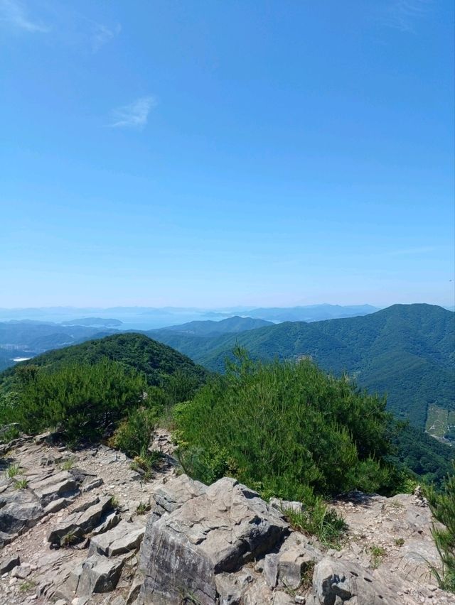 마산 무학산 정상, 도심 속 힐링 산책로