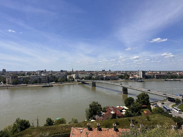 【Petrovaradin Fortress Clock】 ノヴィサドの象徴！ゆったり流れるドナウ川を見下ろす絶景