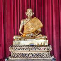 ไหว้พระและสักการะหลวงพ่อนรงค์แห่งวัดมะเกลือ