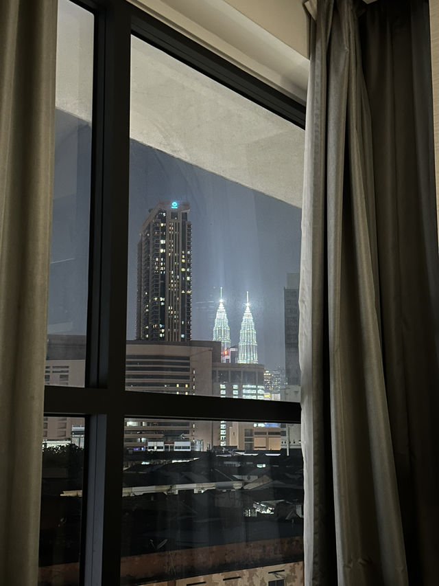 “Khám Phá Kuala Lumpur: Bí Kíp Di Chuyển Miễn Phí Đến Petronas KLCC & Từ Sân Bay Về Khách Sạn”