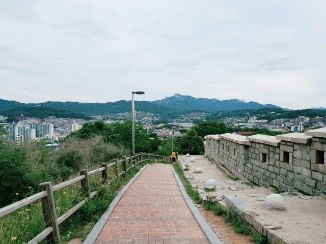 Strolling around Ihwa Mural Village and Naksan Park