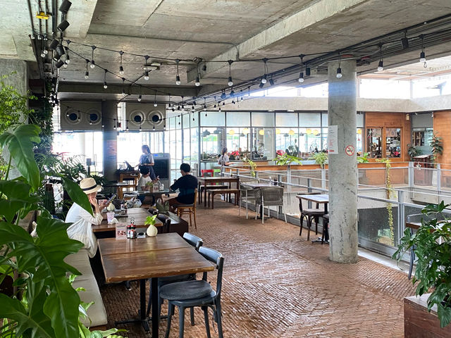 🌳🇹🇭 The Commons: My Bangkok Community Commercial "White Moonlight"!