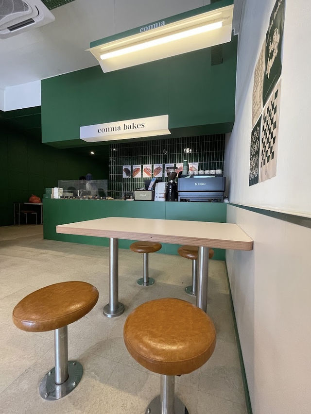 Comma Bakes, Retro Charm Meets Sweet Indulgence in Desaru