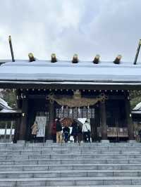 走進北國神域！北海道神宮四季皆美，冬雪中的參拜體驗絕對神聖又浪漫⛩️❄️🌸 