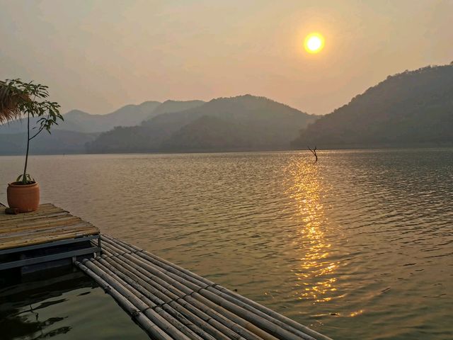 ได้เวลาชาร์จแบตหัวใจ 🌤 มานอนแพกลางน้ำ