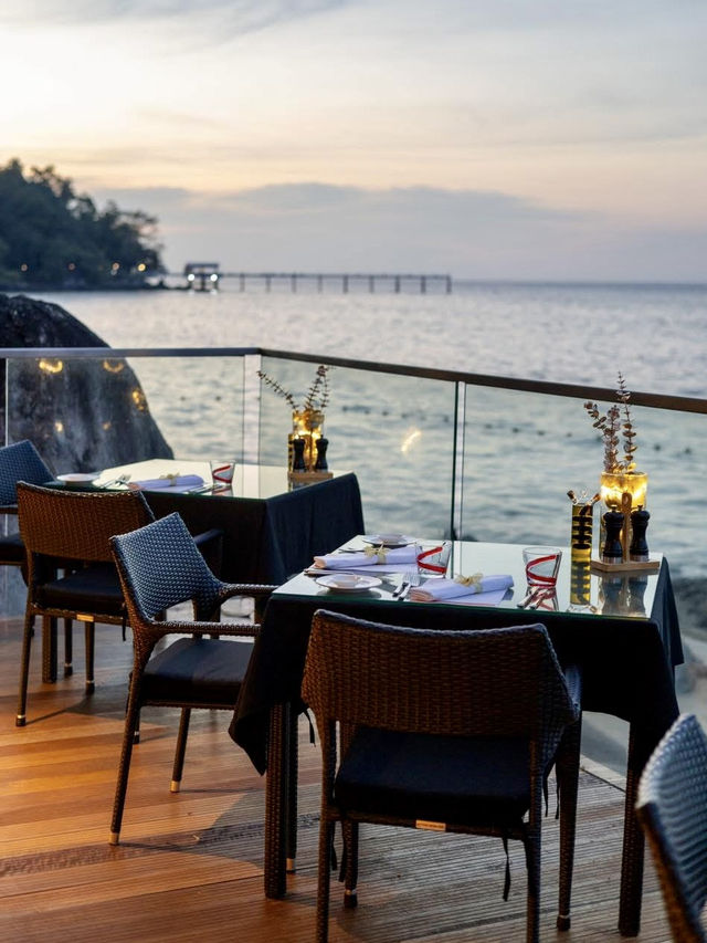 Beachfront dining at La Gritta