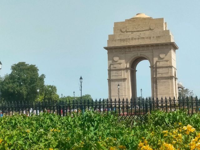 ⏳ A Day Alone in Timeless Delhi – Chaos, History & Soul