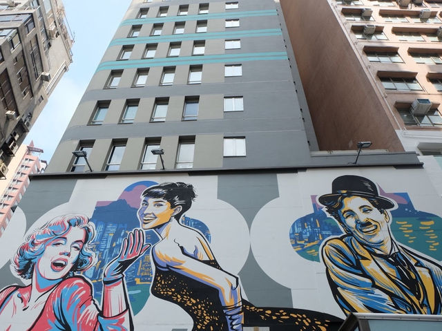 พาเดินเล่นถ่ายรูปที่ Hollywood Rd •Hong Kong•