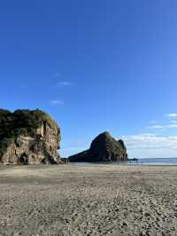 紐西蘭旅遊景點🌊 Piha Beach｜西岸黑沙與獅子岩的野性呼吸