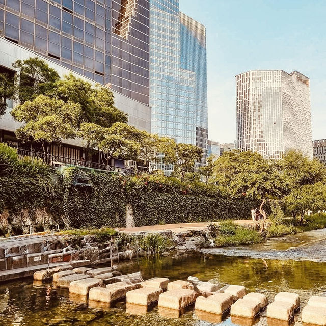 Cheonggyecheon Stream: Seoul's Urban Oasis – A Solo Stroll Through Liquid Light"** 🌊✨   