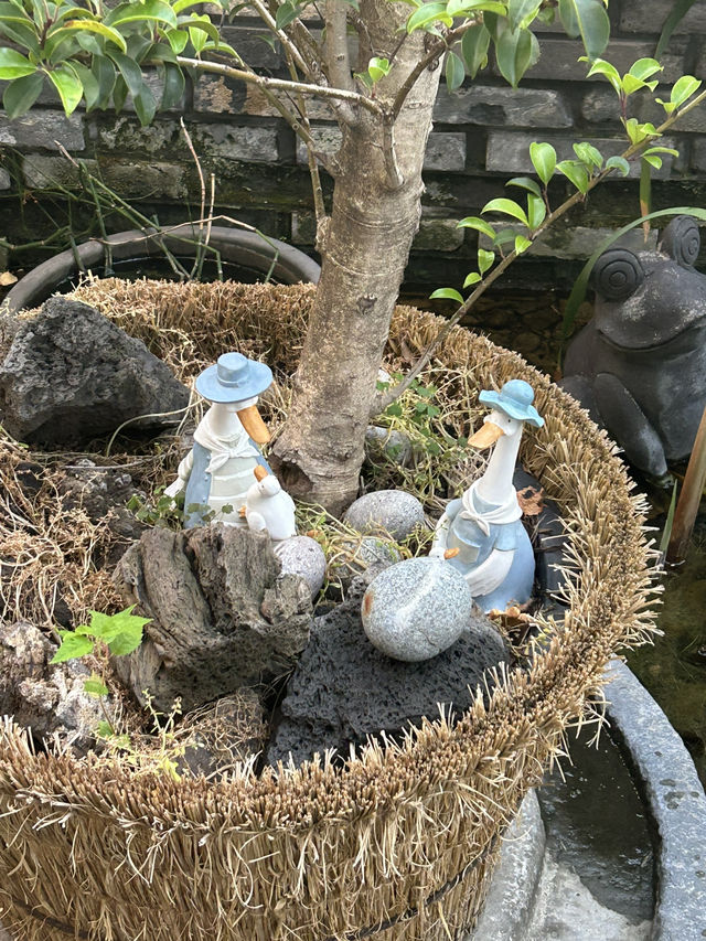 품격과 여유, 호텔 분위기를 느낄 수 있는 야외정원 속 카페 🤍🌳