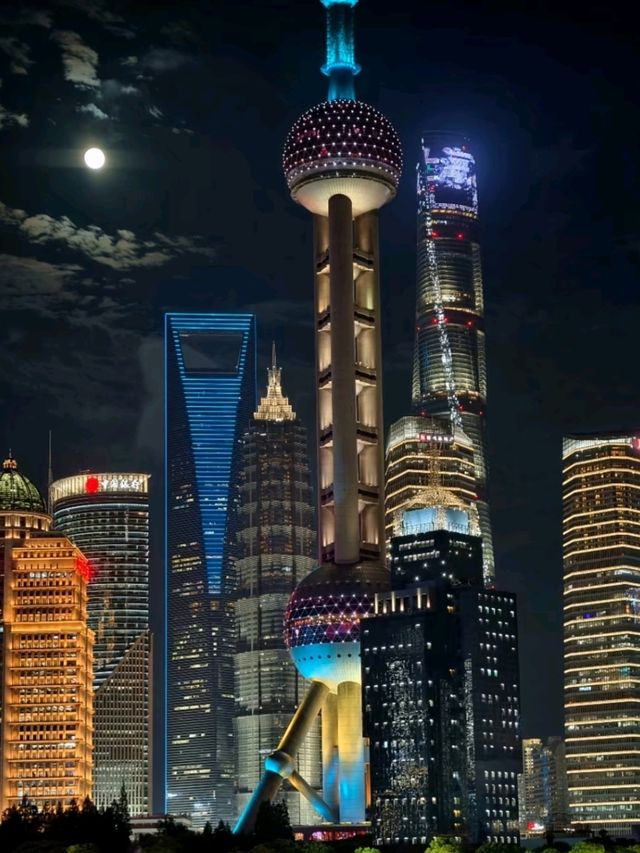 Shanghai Nightscape: Where the City Truly Comes Alive!