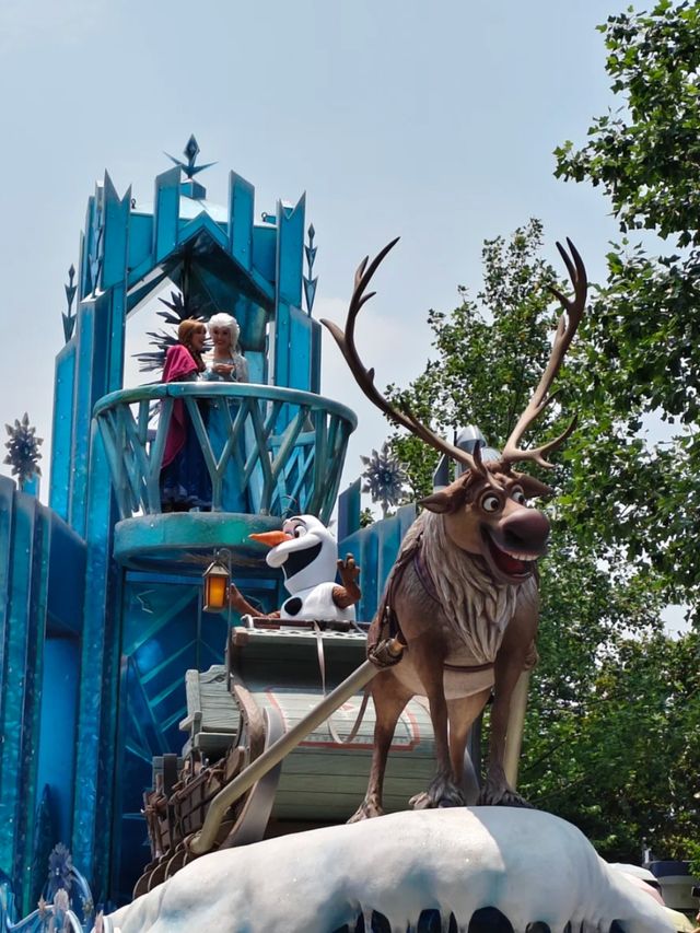 Shanghai’s Shimmering Icon: The Ultimate Disney Castle Experience