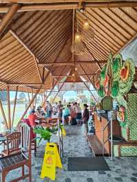  A Quick Bite with a View: Fusion Café at Beratan Lake