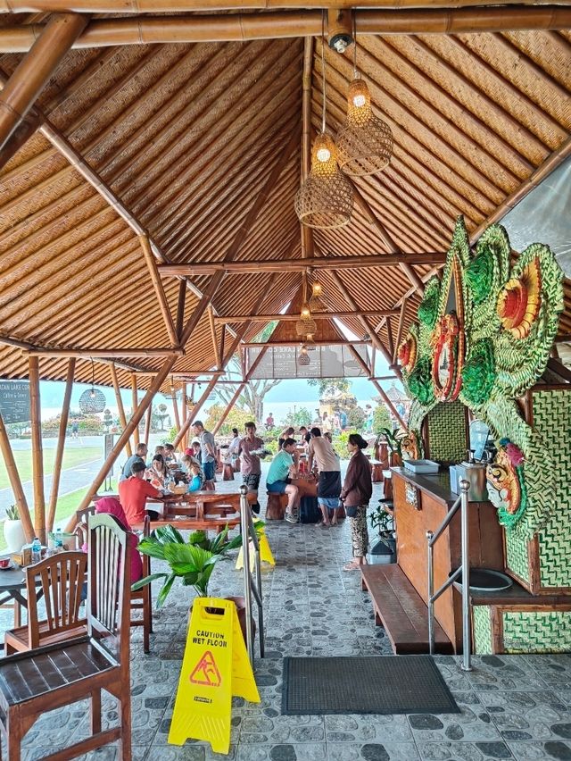  A Quick Bite with a View: Fusion Café at Beratan Lake
