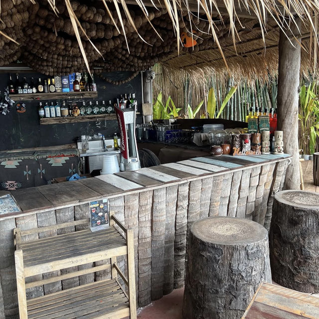 バンセーンの海辺で味わう至福のカフェタイム🇹🇭