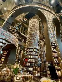 Step into a Story: The Magic of Zhongshuge