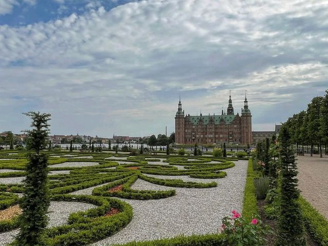 Scenic Walk Around Frederiksborg Slot
