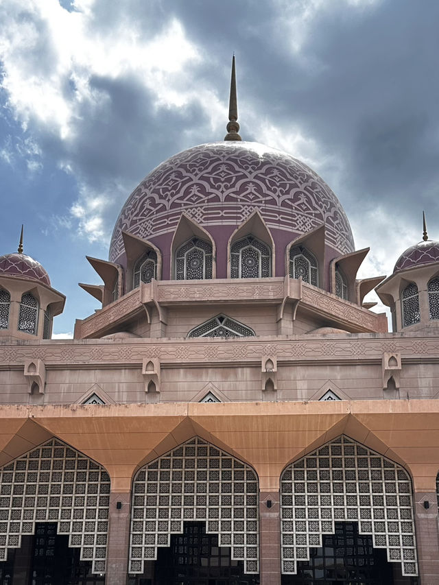 มัสยิตสีชมพู ในเมืองทันสมัย @ปุตราจายา 🕌