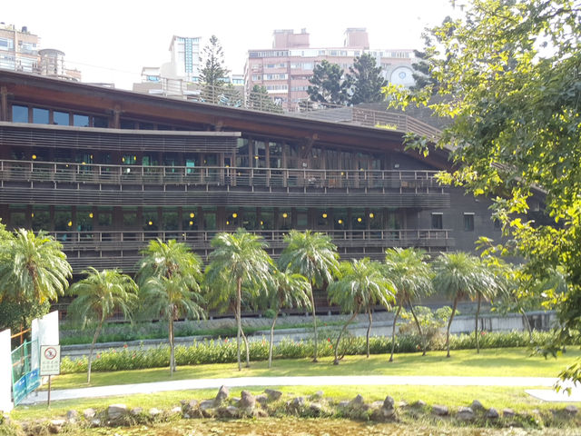 ♨️ Beitou Hot Spring – Taipei’s Steamy Escape into Nature and History 🌿