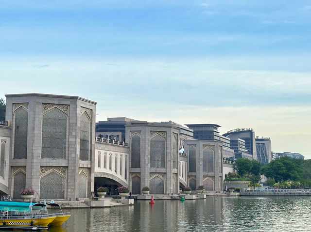 Putra Bridge, Putrajaya – The Iconic Bridge You Must Visit in Malaysia’s Smart City