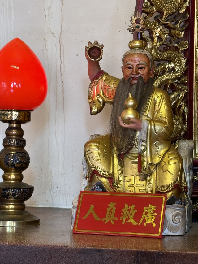 《香煙裊裊、古樑沉靜，宜蘭昭應宮以兩百年時光，見證城市變遷，也庇佑世代安穩》