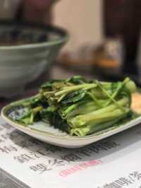 新開的人氣牛腩粉麵店