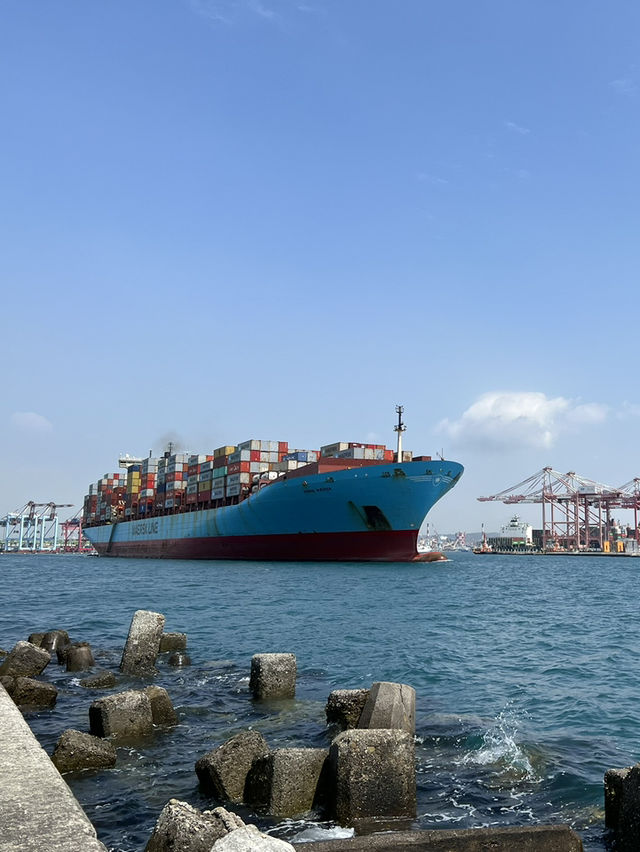 高雄|高雄港 VTS 塔台—看大船入港的最佳視角,鋼鐵巨獸在你眼前「轉身」⛴️🌊 高雄|高雄港 VTS 塔台—看大船入港的最佳視角,鋼鐵巨獸在你眼前「轉身」⛴️🌊