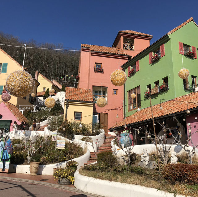 🚌 How to Visit Le Petit France on a Budget (No ITX Needed!) 🚌 How to Visit Le Petit France on a Budget (No ITX Needed!)