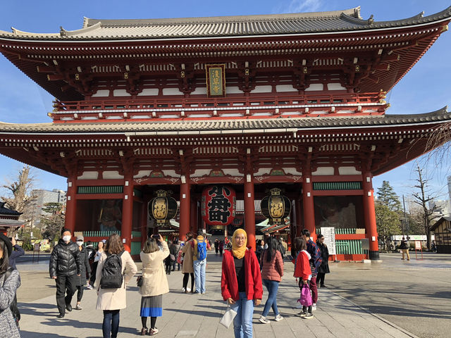 Morning stroll in Asakusa: Timeless Charm of Sensoji Temple⛩️