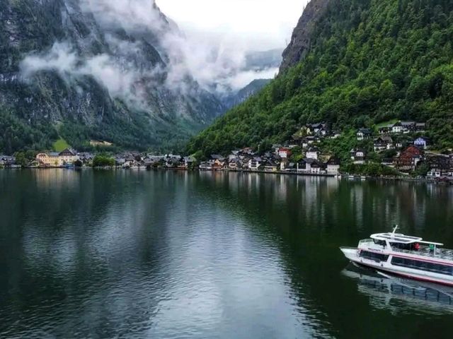 🏘️ Hallstatt Old Town – Austria’s Timeless Lakeside Village