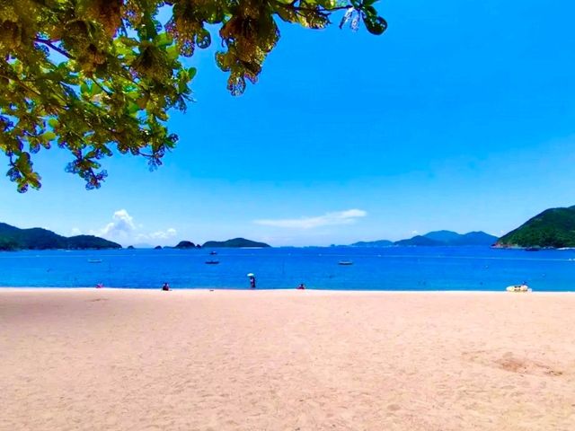 Repulse Bay Beach – Hong Kong’s Most Beautiful Urban Beach