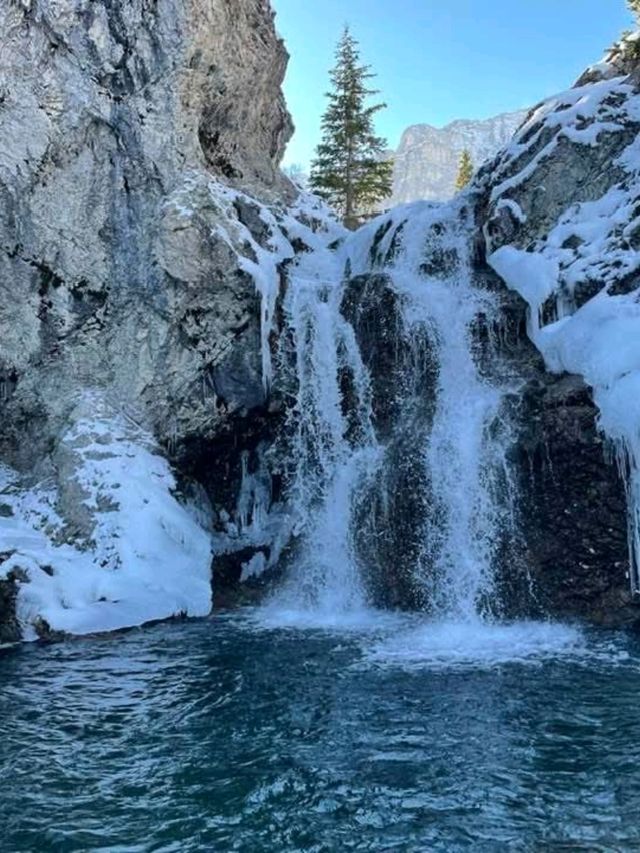 Hike to Edworthy Falls