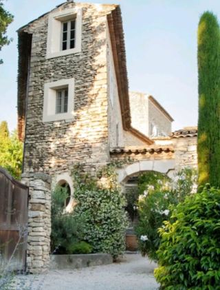 #hellohalloween
💐 3 Beautiful Towns Worth Visiting in Southern France 🇫🇷✨

1️⃣ Gordes – Scenic Hilltop Charm

Perched gracefully in the Luberon Natural Park, Gordes is a stunning hilltop village famous for its stone-built houses, winding alleys, and panoramic views of Provence. 🏰🌿 Explore the Château de Gordes, browse local artisan shops, and relax at cafés offering spectacular valley vistas. ☕🌸

This village is especially enchanting during spring and the lavender season, making it perfect for romantic getaways, photography enthusiasts, or anyone looking to soak in the authentic charm of Southern France. 💛📸

#France #Gordes #Luberon #ProvenceVillages #TravelFrance #thingstodo #familytravel #couplestrip #staycation