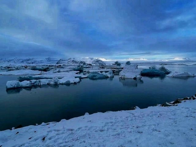 ❄️ Vatnajökull National Park – Iceland’s Frozen Wonderland 🇮🇸
