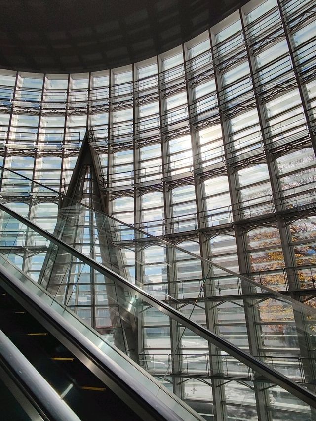 東京國立新美術館 光影與幾何之美 東京國立新美術館 光影與幾何之美