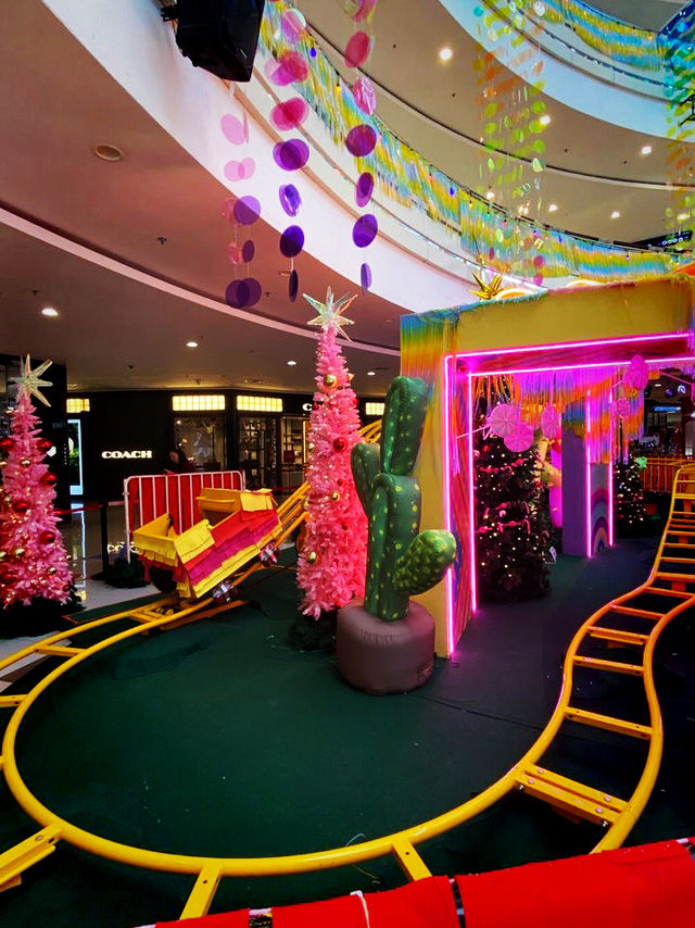 Queensbay Mall’s Happy Piñata Holiday Queensbay Mall’s Happy Piñata Holiday