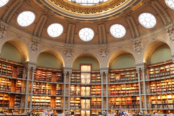 無料で入れる世界一美しい図書館】フランス国立図書館 | Trip.com パリ