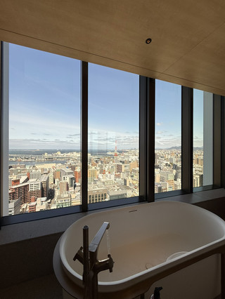For this Fukuoka trip, I specifically chose The Ritz-Carlton, Fukuoka. Besides its convenient location, the biggest draw was the city view at its rooftop restaurant, Viridis.