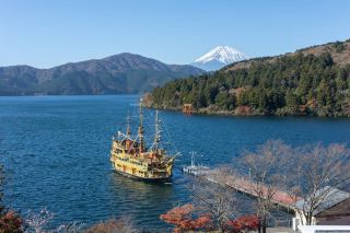 ⛩️🗻 HAKONE’S TORII GATE & MOUNT FUJI – AN UNDERRATED VIEW THAT LOOKS STRAIGHT OUT OF A PAINTING