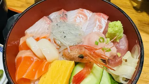 ตลาดปลาซึนุมะซุ: สวรรค์แห่งอาหารทะเลใต้ร่มเงาฟูจิ ครบเครื่องเรื่องกิน เที่ยว ช้อป ในที่เดียว — traveler post in นุมะซุ