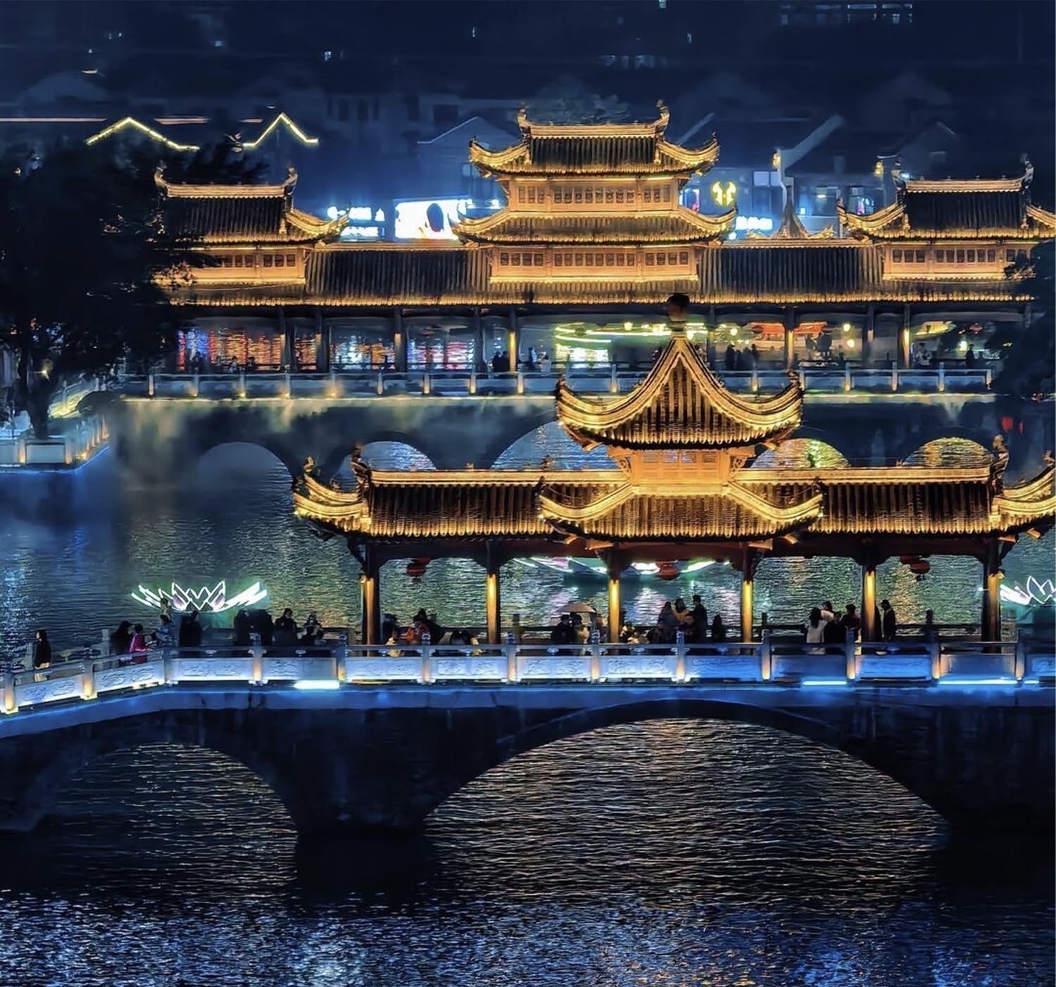 Tổng quan về Phố cổ Taiping: Khám phá phố cổ Taiping và chứng kiến ​​màn trình diễn ánh sáng, màu sắc và lửa cổ ngoạn mục ở Quảng Tây.